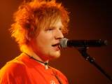 Edward Christopher Sheeran (Ed Sheeran) geeft een intiem optreden voor een paar honderd gelukkige prijswinnaars bij QMusic in The Cube.