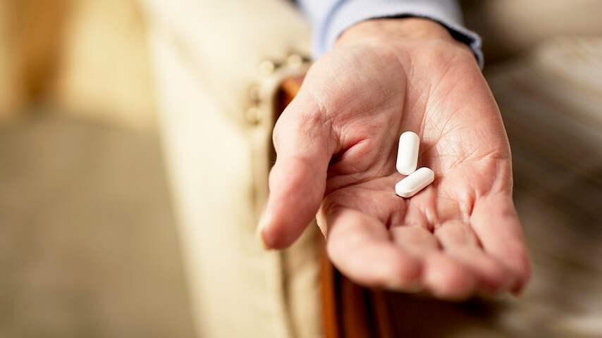 bejaard ouderen pillen medicijnen alzheimer dementie