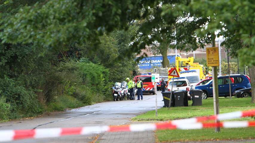 hulpdiensten bij de Nuon centrale in Velsen noord na een explosie.