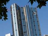 Winst Deutsche Bank gehalveerd