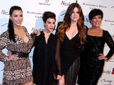 Vrijdag 16 december: De gezusters Kardashian en moeder Kris Jenner zijn bij de grote opening van de Kardashian Khaos at The Mirage Hotel and Casino in Las Vegas.