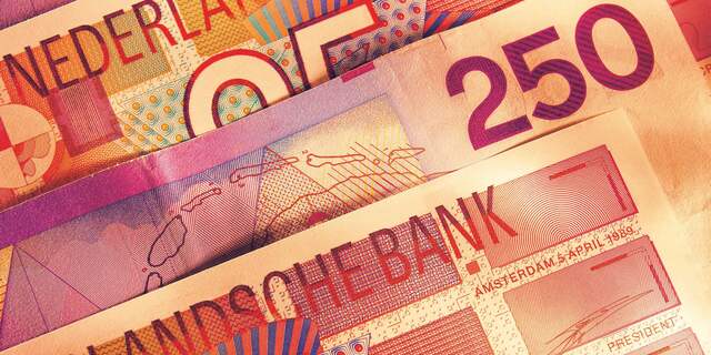 geld op de bank of thuis