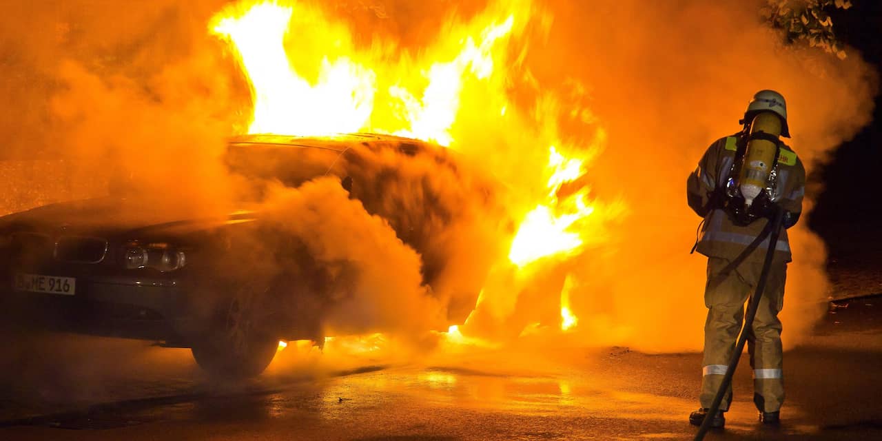 Auto brandt uit in Osdorp