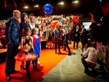 Hoofdrolspelers (VLNR) Ruben van der Meer, Rifka Lodeizen, Kee Ketelaar en Johnny de Mol poseren woensdag op de rode loper bij de wereldpremiere van de film Patatje Oorlog.