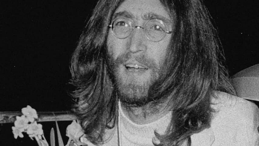 1969-03-04 John Lennon en zijn Japanse vrouw Yoko 