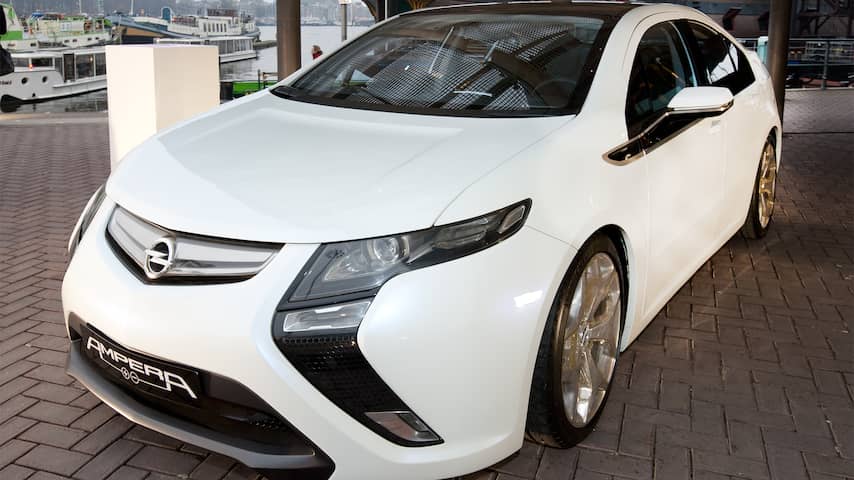 Opel Ampera bij 'Iedereen Elektrisch' in NEMO AMsterdam