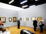 De Rotterdamse Kunsthal is woensdag, een dag na de grote kunstroof, weer open voor publiek. Het museum heeft de zeven lege plekken opgevuld met andere schilderijen.