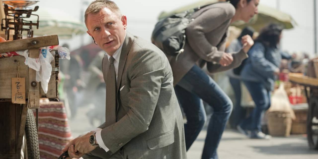 James Bond-schrijver vindt filmpersonage 'te zwak'