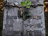 Op een monument voor Marianne Vaatstra is maandag een roos gelegd.