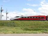 BENTHUIZEN - Sinds 10 september rijdt de NS met de nieuwe FYRA V250 een dienstregeling op de HSL lijn. De trein kan 250 km per uur rijden.
