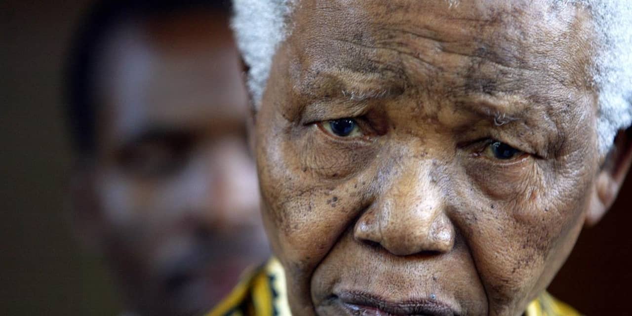 Mandela blijft met kerst in ziekenhuis 
