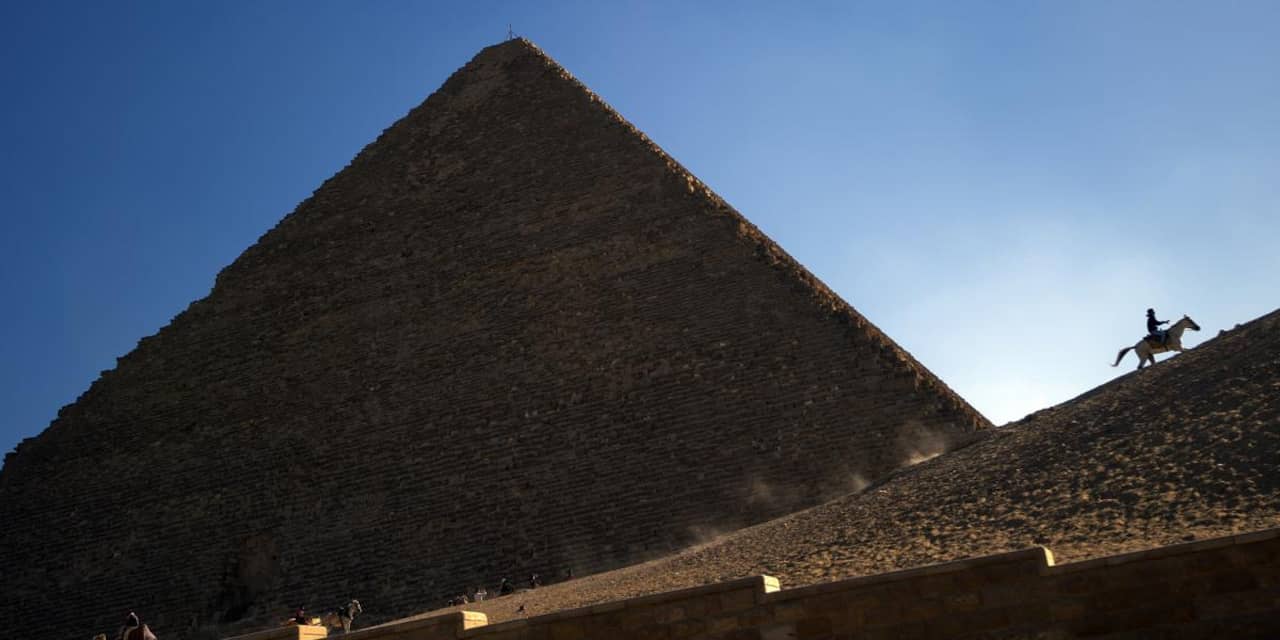 Egypte probeert wegvloeien geld in te dammen