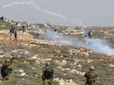 Israëlische troepen ontzetten de speciale eenheid. Enkele tientallen Palestijnen raakten daarbij gewond door rubberkogels.