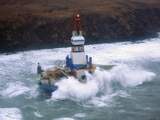 Boorschip Shell veilig in haven Alaska