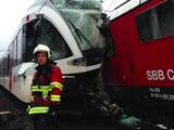 In het noorden van Zwitserland zijn twee treinen op elkaar gebotst. Het ongeluk voltrok zich donderdagochtend tijdens de spits.
