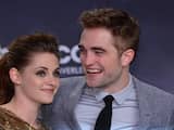 Hoewel de relatie van Kristen Stewart en Robert Pattinson niet zonder problemen is, zijn ze als filmpaar goud waard. Volgens het Amerikaanse zakenblad Forbes brengt hun gespeelde liefde in de Twilight-films in de Verenigde Staten meer geld in het laatje dan alle andere Hollywood-romances.  