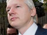Assange noemde de film The Fifth Estate, waar hij een kopie van het script van te pakken had gekregen, een aanval op Wikileaks.