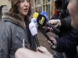 Voor minister van Volksgezondheid Edith Schippers (VVD) kwam de aankondiging onverwacht. "Ze is een instituut. Dat de nieuwe generatie staat te trappelen is echter ook leuk. Onze koningin is bindend, ze heeft het geweldig gedaan."
