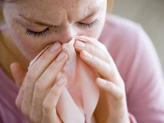 Griep verkoudheid zakdoekje snot ziekte