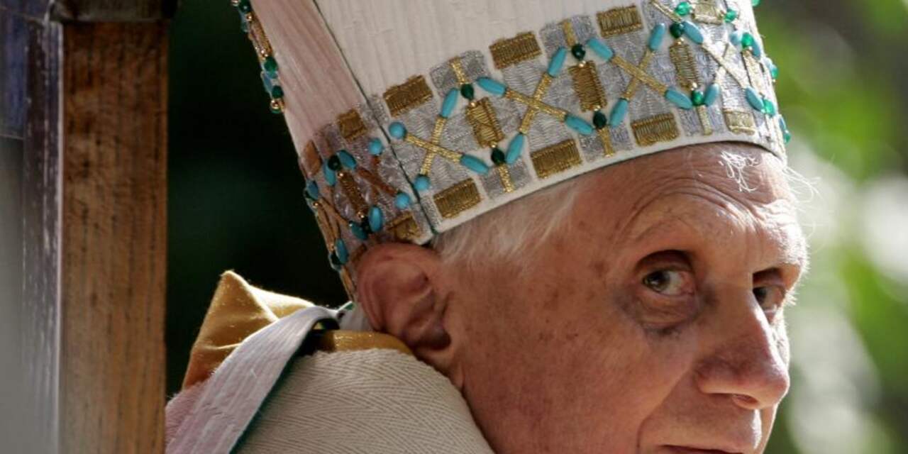 Paus geeft laatste keer zegen vanuit werkkamer