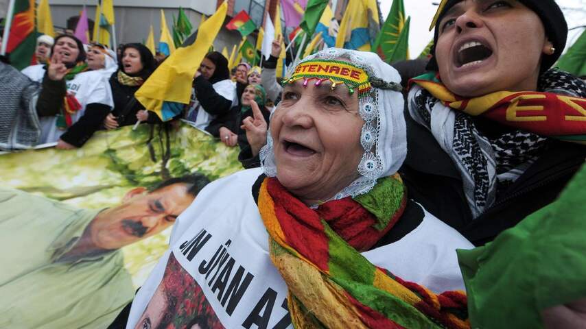 Koerden betogen voor Öcalan