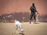 Maandag 25 februari: Een soldaat in Mali houdt de boel in de gaten in de stad Gao.