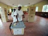 Zowel de partij ZANU-PF van president Robert Mugabe als de MDC van zijn rivaal Morgan Tsvangirai riep de 5,5 miljoen stemgerechtigden op naar de stembus te gaan en in te stemmen met de nieuwe constitutie.