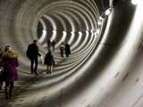 Duizenden wandelaars in tunnels Noord-Zuidlijn