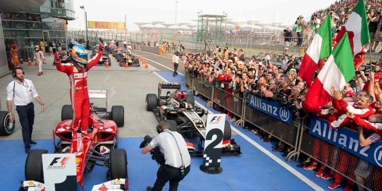Alonso zegeviert in Grand Prix van China