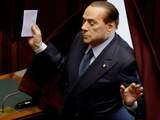 Voormalig premier van Italië, Silvio Berlusconi, brengt zijn stem uit tijdens de presidentsverkiezing. 