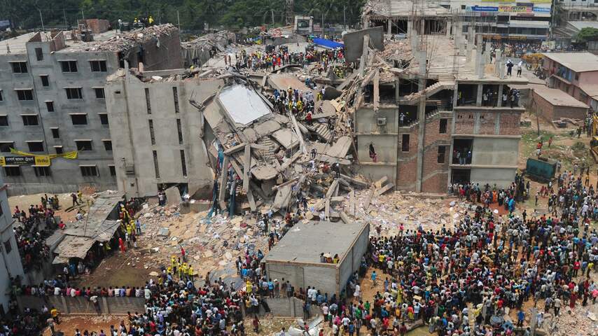 Zoektocht ingestorte gebouw Bangladesh