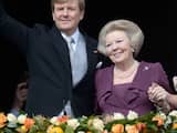 "Lieve moeder", begon Willem-Alexander vervolgens. "Vandaag hebt u afstand gedaan van het koningschap. Het waren 33 bewogen en bevlogen jaren, waarvoor wij u intens, intens dankbaar zijn." Hij bedankte ook de bevolking van Nederland en de aanwezigen op de Dam voor "steun en vertrouwen".
