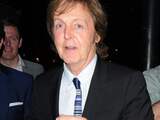 Optreden Paul McCartney verstoord door sprinkhanen