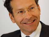 Minister van Financien Jeroen Dijsselbloem ontvangt de Duidelijketaalprijs 2013. 