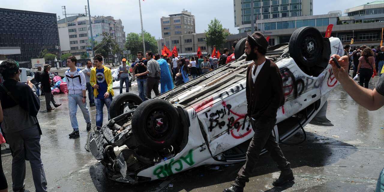 Taksimplein Istanbul loopt weer vol