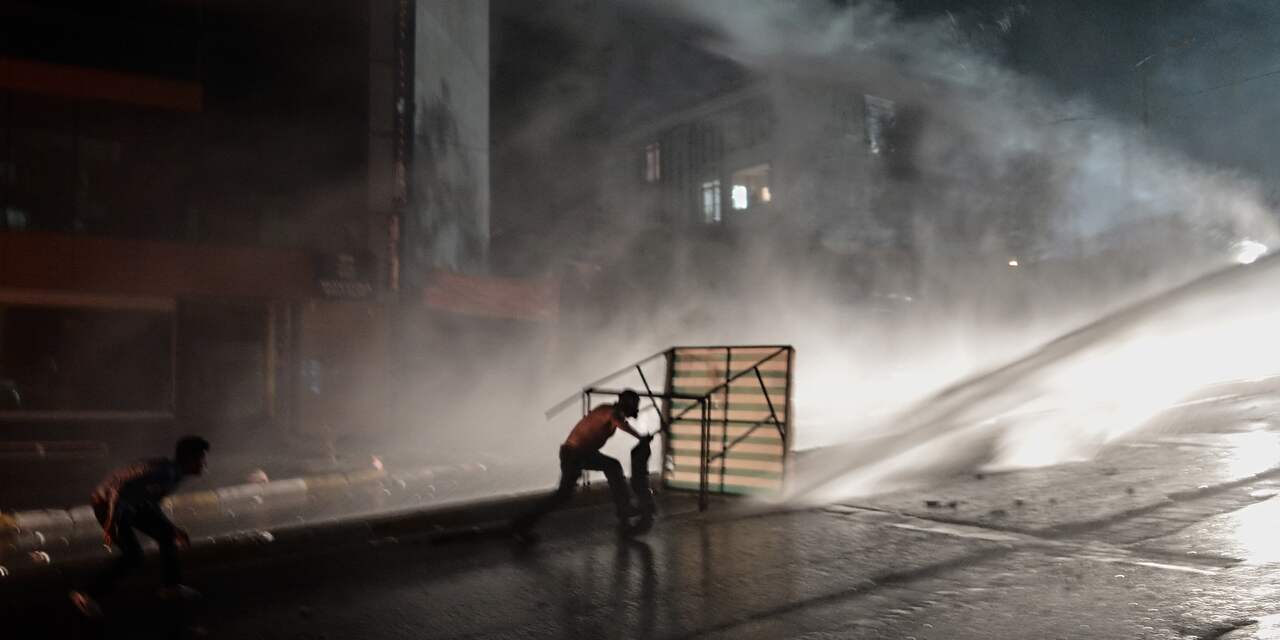 Aanhang Turkse premier op de vuist met betogers