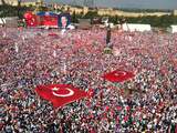 Harde confrontaties Turkije houden aan