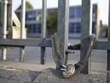 Hekken Ibn Ghaldoun op slot door actiegroep