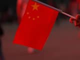 Dinsdag 4 juni: Chinese kinderen zwaaien met de nationale vlag bij een bezoek aan het Tianamnen Plein in Peking. Het is 24 jaar geleden dat militairen daar een demonstratie neersloegen.