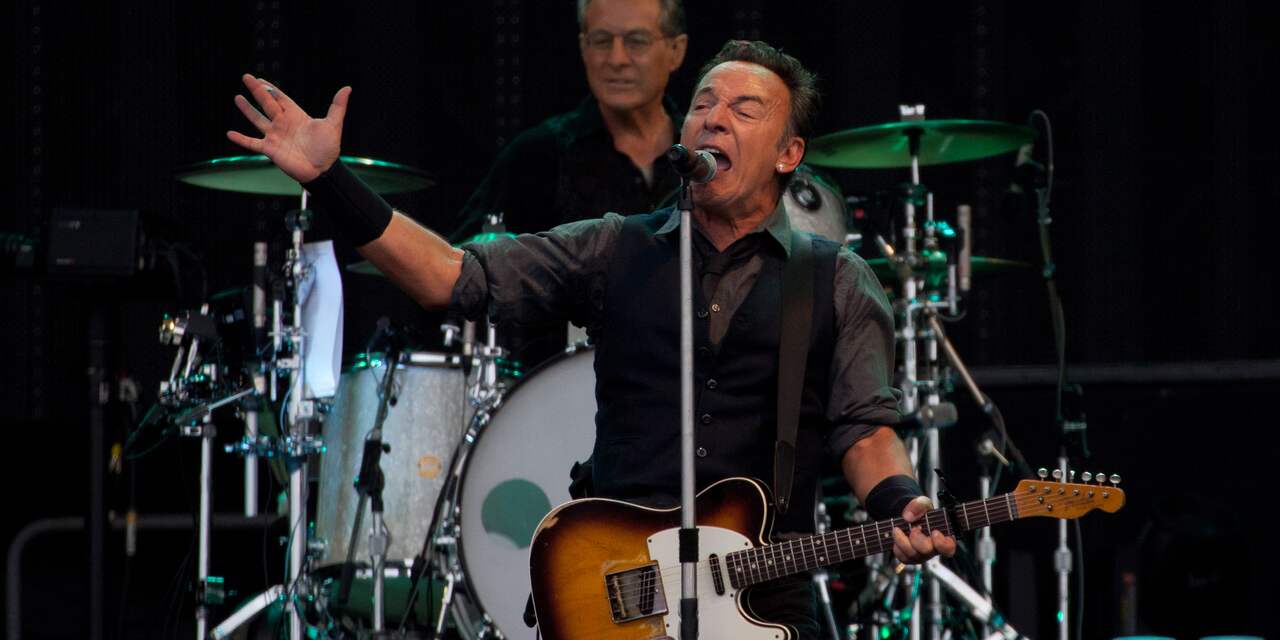 Opgewekte Bruce Springsteen trotseert de regen