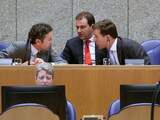 Minister van Financien Jeroen Dijsselbloem, minister van Sociale Zaken en Werkgelegenheid Lodewijk Asscher en premier Mark Rutte tijdens het debat over de aanbevelingen van de Europese commissie voor Nederland om miljarden extra te bezuinigen. 