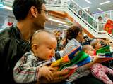 Projectleider Marijke Bos stelt tegenover NU.nl dat veel ouders nog niet weten hoe nuttig voorlezen aan baby's is. "Ze denken dat hun kinderen daar veel te jong voor zijn, maar dat is absoluut niet zo."