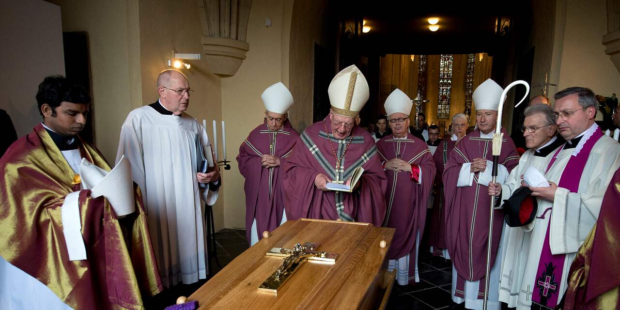 Oud-bisschop Jo Gijsen begraven in Sittard