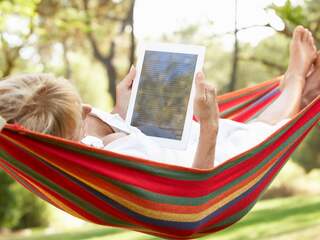 'Steeds vaker tablet of laptop mee op vakantie'