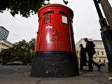 UNITED KINGDOM, London : A Royal Mail postbox is pictured in central London, on October 21, 2009. A last ditch attempt to avoid the planned 24-hour strikes by postal workers will be made on Wednesday as Royal Mail bosses resume talks with union leaders. A second round of discussions lasted 12 hours and ended late on Tuesday evening. About 120,000 postal workers are to strike over 48 hours from Thursday after voting 3-1 to carry out national industrial action in a long-running dispute over pay, jobs and management. AFP PHOTO/Leon Neal