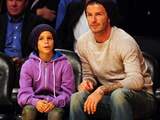 'Zoontje Beckham zorgt voor verkoopboost Burberry'
