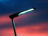 DEN HAAG - Het traject tussen knooppunt Burgerveen en de Kaagbrug op de A44 wordt donderdag verlicht met ledverlichting. De ledverlichting op de A44 wordt donderdag officieel geopend door Jan Hendrik Donkers, directeur-generaal van Rijkswaterstaat en Frank van der Vloed, General Manager van Philips Lighting Benelux. De A44 is de eerste snelweg ter wereld waar gebruik wordt gemaakt van ledverlichting.