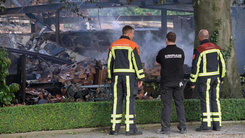 Grote brand legt partycentrum in Saasveld volledig in de as