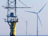 Windturbines in het offshore windpark Egmond aan Zee (OWEZ), het eerste grote windpark dat in de Noordzee voor de Nederlandse kust is gebouwd. 