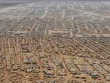 In het vluchtelingenkamp Zaatari, nabij de grens met Jordanië, wonen nu zo'n 150.000 vluchtelingen.
